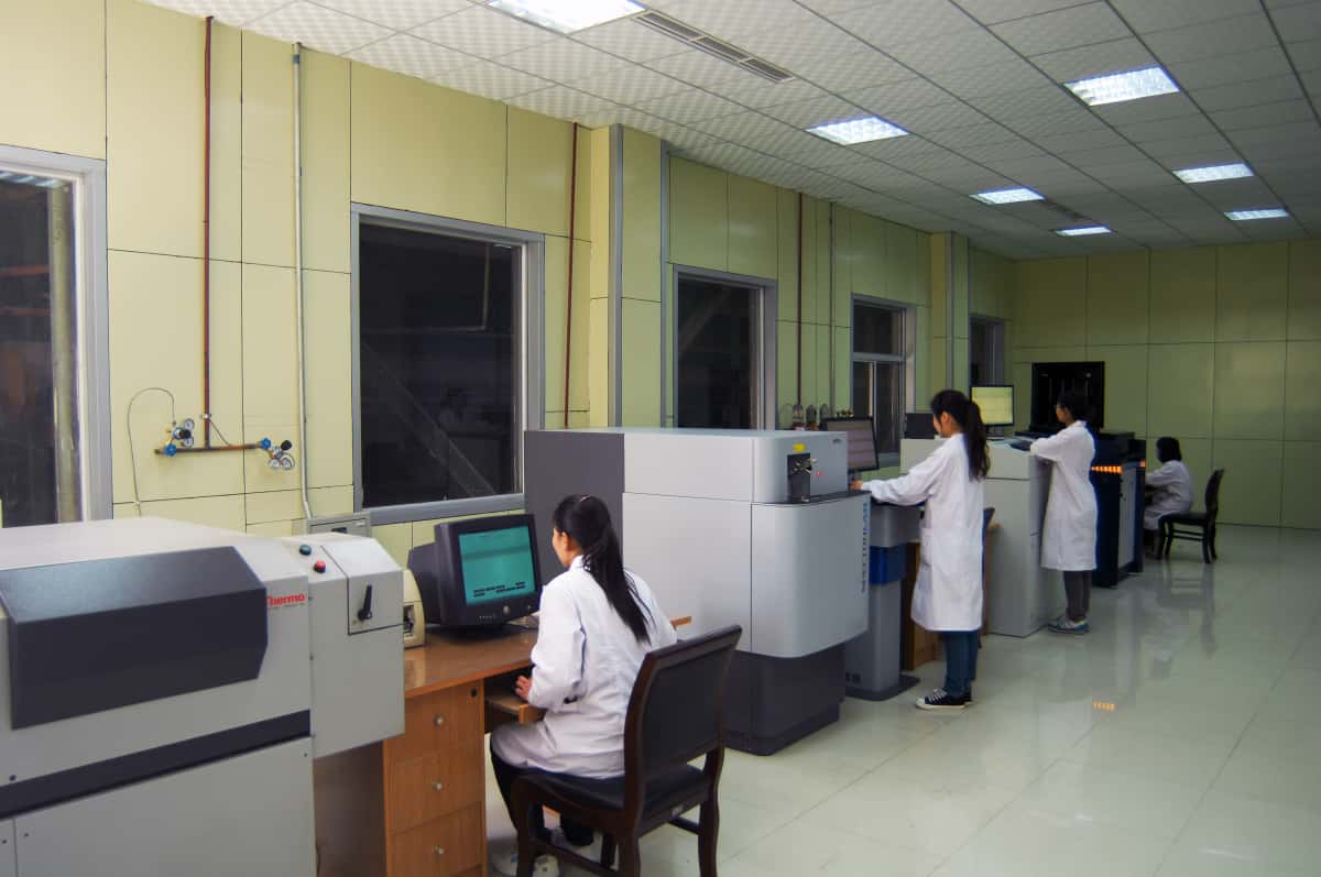 Spectral-analysis laboratory with multiple instrument stations.